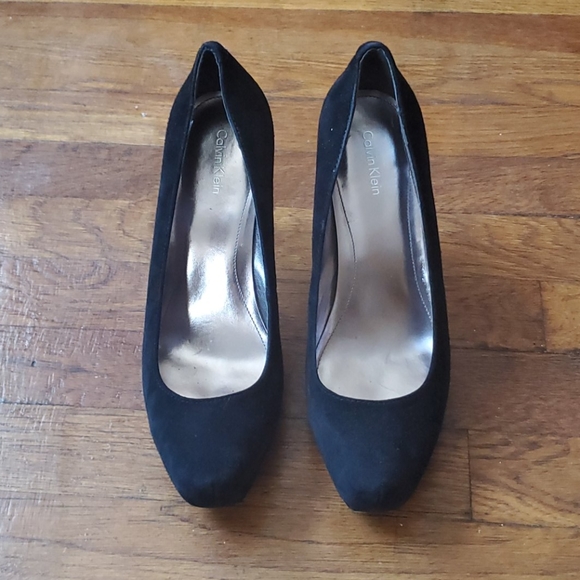 Calvin Klein Suede Pump - Picture 2 of 8
